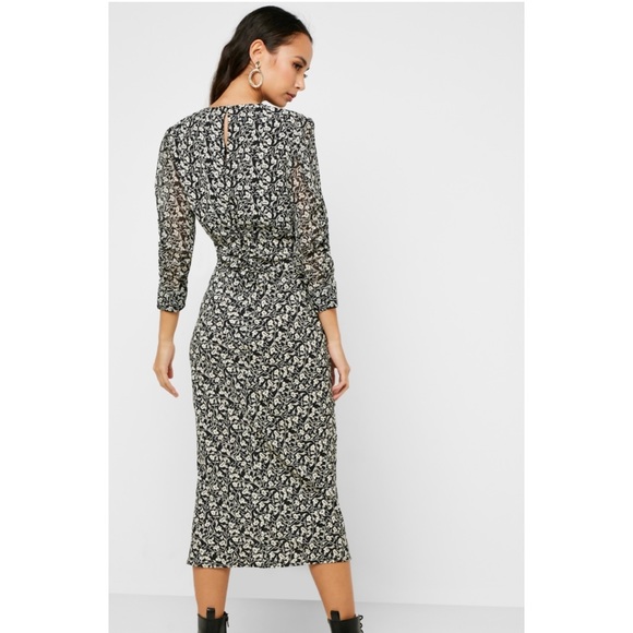 TOPSHOP Ruched Detail V-Neck Dress - Picture 2 of 14